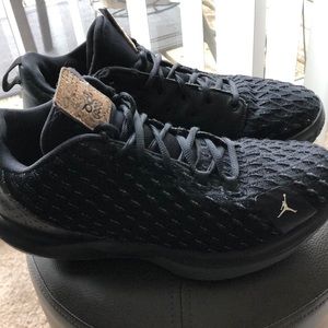 This is CP3.XII jordan’s men’s 8.5 and women’s 10